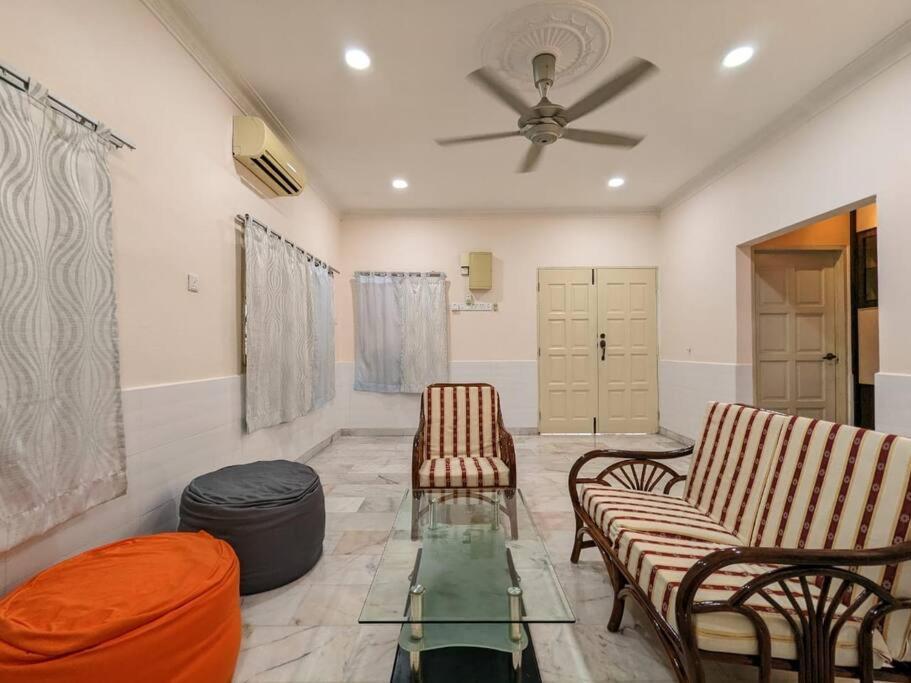 Cozy Spacious Bangalow Taman Rasah 2085 * Seremban