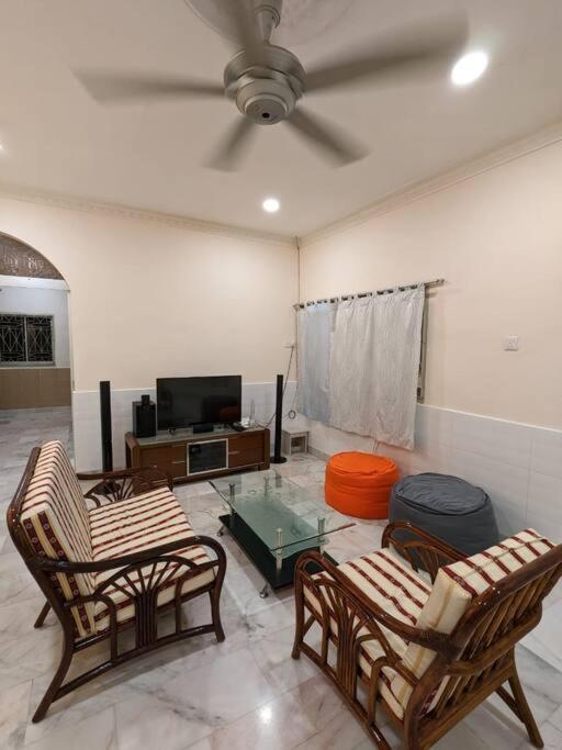 Cozy Spacious Bangalow Taman Rasah 2085 Rumah percutian *