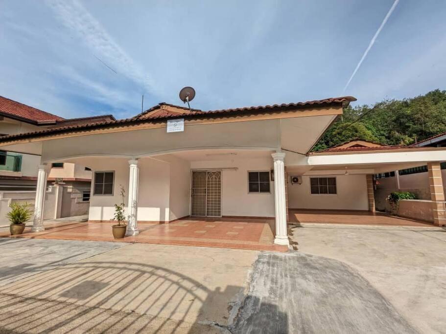 Cozy Spacious Bangalow Taman Rasah 2085 *